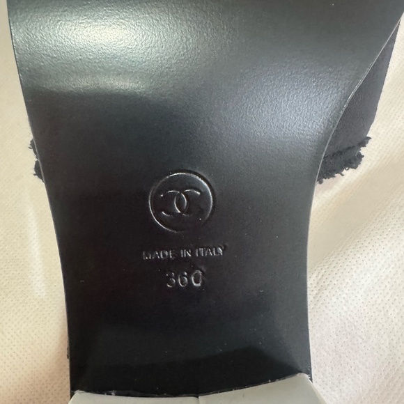 CHANEL Classic Black & White Logo Slides – Size 36, fits like 6.5/7 - Picture 3 of 4